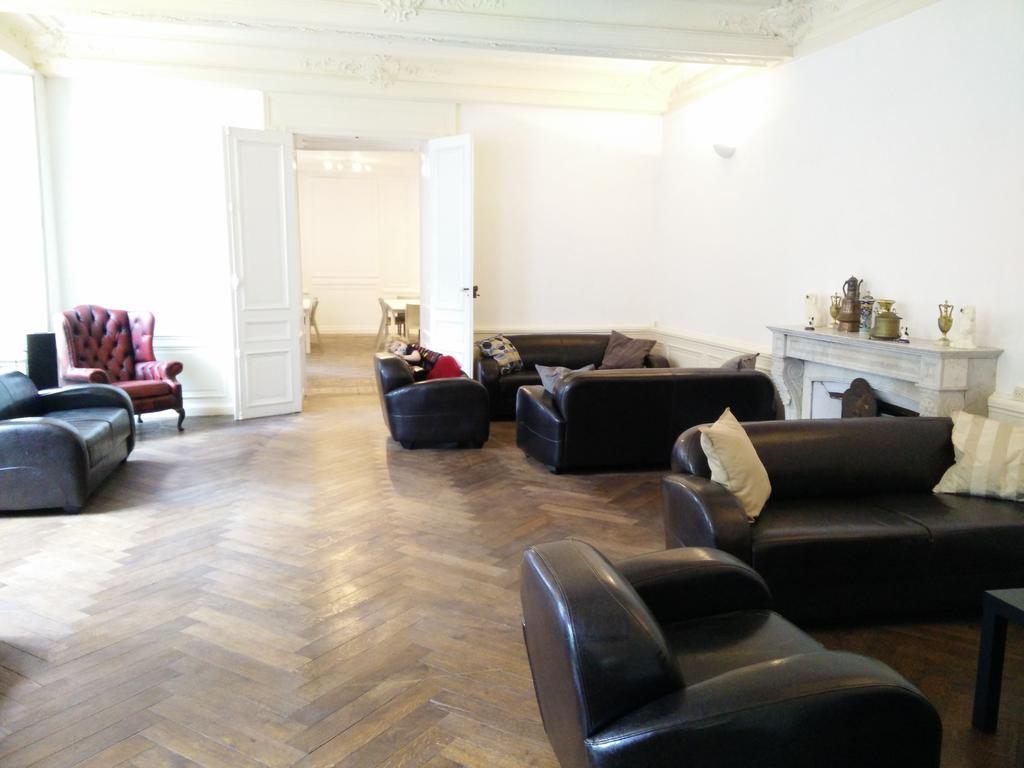Bed and breakfast Château de Seurre - no boring people please - O6-IO-66-95-83 Chambre photo